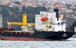 NÓNG: Tàu quân sự Nga chở đầy bom khẩn cấp vượt biển tới Syria