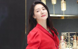 Nàng "Dae Jang Geum" Lee Young Ae xuất hiện với vẻ ngoài xinh đẹp trẻ trung ở tuổi 49