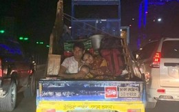 Bức ảnh cô gái tựa vai chồng sau xe tải cũ nát gây tranh cãi: Tình yêu đích thực hay sự thất bại của người đàn ông?