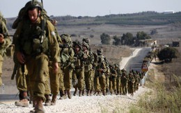 Israel ngưng mọi cuộc tập trận và dồn vũ khí hạng nặng tới gần biên giới với Liban