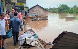 Sụt lún nghiêm trọng làm sạt lở 9 căn nhà xuống sông ở Sóc Trăng