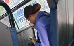 Vụ nữ tiếp viên xe buýt suýt mất việc vì khách nam "quên mua vé": Chưa đưa tiền, chưa xé vé