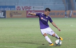 Quang Hải lập siêu phẩm đá phạt, Hà Nội FC chạm một tay vào chiếc cúp sau trận đấu kỳ lạ