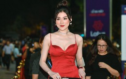Á hậu Tú Anh diện đầm đỏ sexy xuất hiện trên thảm đỏ ra mắt MXH Lotus
