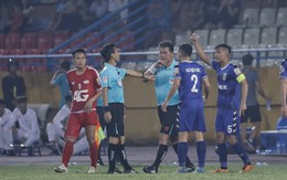 Ở V.League, "bẻ còi" hóa ra chỉ là "chuyện thường ngày ở huyện"