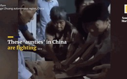 Bà nội trợ Trung Quốc quyết sống mái giành miếng thịt lợn giảm giá cuối