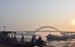 Hình ảnh bến phà huyền thoại nổi tiếng đất Cảng trong ngày cuối cùng hoạt động