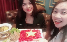 Cổ động viên làm tô mỳ Quảng hình cờ Tổ quốc, cổ vũ tuyển Việt Nam thắng Thái Lan