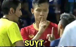 Quế Ngọc Hải lạnh lùng làm dấu "suỵt" khi cầu thủ Thái Lan lao vào tranh cãi