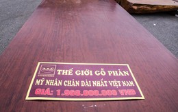 Xuất hiện “mỹ nhân chân dài" và loạt phản gỗ "thét" giá nhiều tỉ đồng