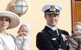 Hai bé sinh đôi Hoàng gia Đan Mạch gây sốt với vẻ đẹp lung linh khiến George và Charlotte nước Anh cũng bị lu mờ