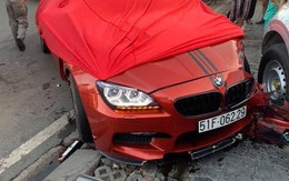 Ô tô BMW gây tai nạn liên hoàn trên đường phố Sài Gòn, những người trên xe rời khỏi hiện trường