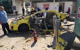 Đang đổ xăng, taxi bị xé toạc vì tự phát nổ ở Thái Lan