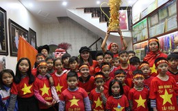 Gia đình gửi ruốc, giò lụa phòng lúc Quang Hải nhớ món ăn Việt