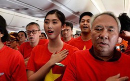 Clip: Hơn 300 CĐV hát Quốc ca trên độ cao hơn 10.000m, một lòng hướng về ĐT Việt Nam trong trận tứ kết Asian Cup 2019