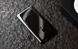 Smartphone đầu tiên hoàn toàn không có cổng kết nối