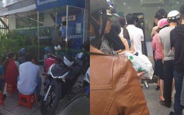 Khổ như đi rút tiền ngày Tết: Chạy xe vài km tìm cây ATM, mang theo cả ghế nhựa ngồi xếp hàng chờ đến lượt