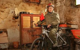 Đợi vợ con say ngủ, lão nông 73 tuổi đạp xe chu du khắp thế giới suốt 10 năm