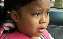 Đoạn clip gây sốt MXH: Bé gái 7 tuổi khóc hết nước mắt, thừa nhận “biển thủ” tiền mua sách, lý do đưa ra ai cũng bật cười
