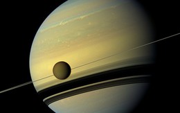 Nhà khoa học NASA: Có thể tồn tại một 'sự sống điên rồ' trên vệ tinh lớn nhất của Sao Thổ