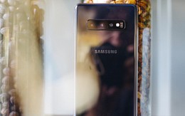 Mở hộp Galaxy S10  chính thức tại Việt Nam: Thiết kế cực đẹp, 3 camera sau, cảm biến vân tay dưới màn hình