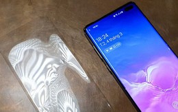 Tôi đã gỡ tấm bảo vệ màn hình trên Galaxy S10+, kỳ lạ thay: cảm biến vân tay đọc nhanh gấp mấy lần