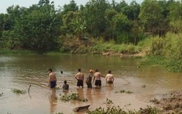 Đi bắt ốc, một phụ nữ và hai cháu nhỏ chết đuối thương tâm