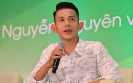 'Nhắc khéo' cổ động viên Việt Nam: Yêu cầu thủ, hãy hạn chế tặng đồ ăn vặt