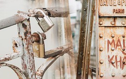 Những "minh chứng tình yêu" của các cặp đôi Hà Nội đang giết chết cầu Long Biên như thế nào?