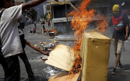 Venezuela: Người dân phóng hỏa gần dinh tổng thống vì mất điện