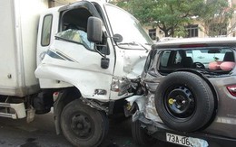 Quảng Bình: Xe tải đâm hàng loạt xe đang dừng đèn đỏ, nhiều người bị thương