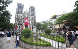 Cận cảnh nhà thờ tại Hà Nội có kiến trúc phỏng theo Nhà thờ Đức Bà Paris