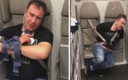 Bác sĩ Nga say xỉn đòi mở cửa máy bay, tố phi hành đoàn trói chặt mình đến khó thở