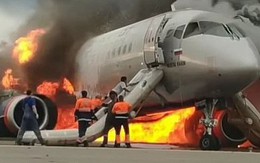 Video: Cơ phó máy bay Nga thoát hiểm an toàn vẫn liều mình quay lại cứu cơ trưởng