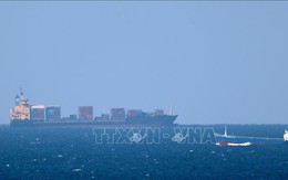 Bốn tàu thương mại bị tấn công ngoài eo biển Hormuz