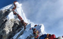 Hai nhà leo núi chết thảm vì "ách tắc giao thông" trên đỉnh Everest