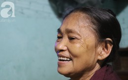 Nụ cười hiền hậu của bà Tuất: "70 tuổi bà vẫn khỏe re, giày dép còn có số huống gì con người, quen rồi cháu ơi"