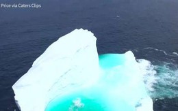 Video: Kinh ngạc núi băng “giấu” cả hồ nước trong xanh bên trong