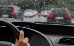 Những nguyên tắc vàng khi lái xe dưới trời mưa bão