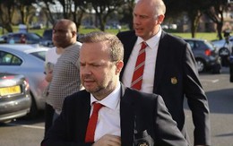 Fan M.U đốt áo tẩy chay Ed Woodward vì biến đội bóng thành trò cười