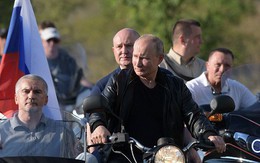 Video: Tổng thống Putin oai vệ lái xe phân khối lớn chở quan chức Crưm dự lễ hội motor