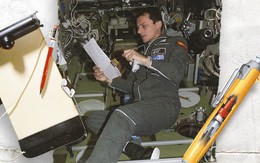 Hóa ra chuyện NASA tốn tiền nghiên cứu bút viết trên vũ trụ và 'giải pháp bút chì' của người Nga chỉ là kể cho vui mà thôi, đây mới là sự thực