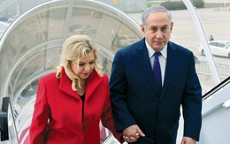 Video: Vợ Thủ tướng Israel mắng cơ trưởng, ném bánh mỳ xuống đất ở Ukraine