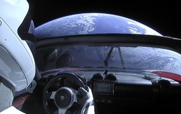 Chiếc Tesla Roadster mà SpaceX phóng lên vũ trụ năm ngoái vừa hoàn thành một vòng quanh... Mặt Trời