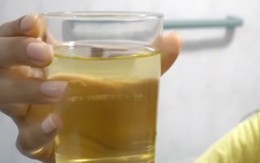 Thầy giáo Thái Lan lén pha nước tiểu của mình giả làm "nước thánh" rồi ép 30 học sinh uống để... chữa bệnh