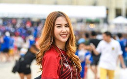 Bạn gái phóng viên xinh đẹp của ngôi sao trên hàng công ĐT Thái Lan
