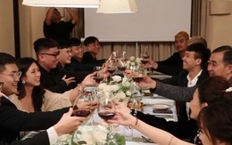 Đại gia đình Minh Nhựa bị bắt lỗi 'thanh lịch' khi thần thái sang chảnh nhưng cách cầm ly rượu lại kém sang thế này