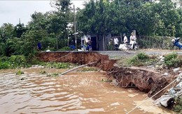 Sông Hậu sạt lở, 'ngoạm' 1/2 mặt đường với chiều dài khoảng 10m