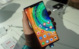 Chuyên gia “đại phẫu” 2 mẫu điện thoại cao cấp của Huawei