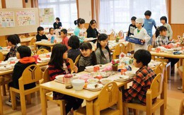 Tận mắt chứng kiến bữa trưa của học sinh Nhật Bản, càng thêm ngưỡng mộ đất nước này đối với thế hệ tương lai